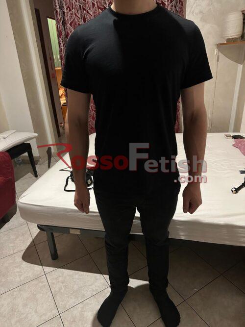 Giovane ragazzo palestrato italiano di Torino con la passione per la dominazione e pratiche bdsm