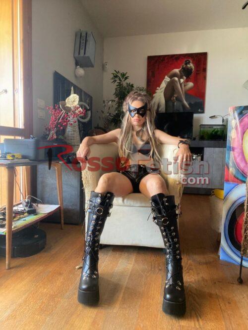 Mistress e wrestler esperta in dominazione e lotta! Ricevo in tutta Italia