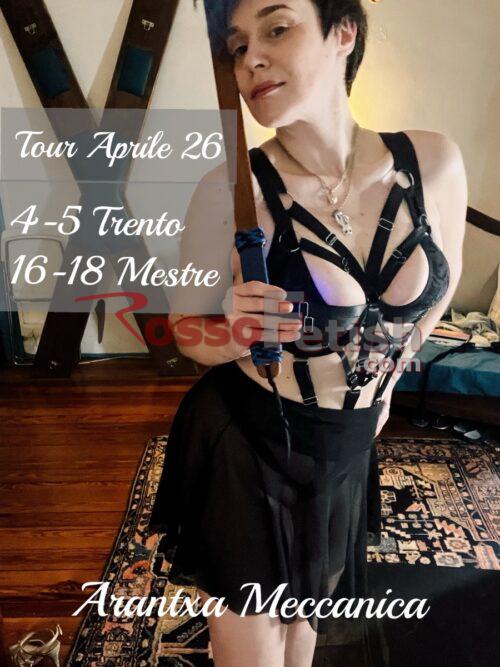Arantxa Meccanica, rigger e dominante, attiva nella scena bdsm locale e nazionale