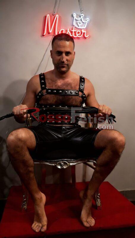 Master con esperienza decennale esperto nel bdsm e sottomissione a 360 Ti raggiungo in Tutta Italia