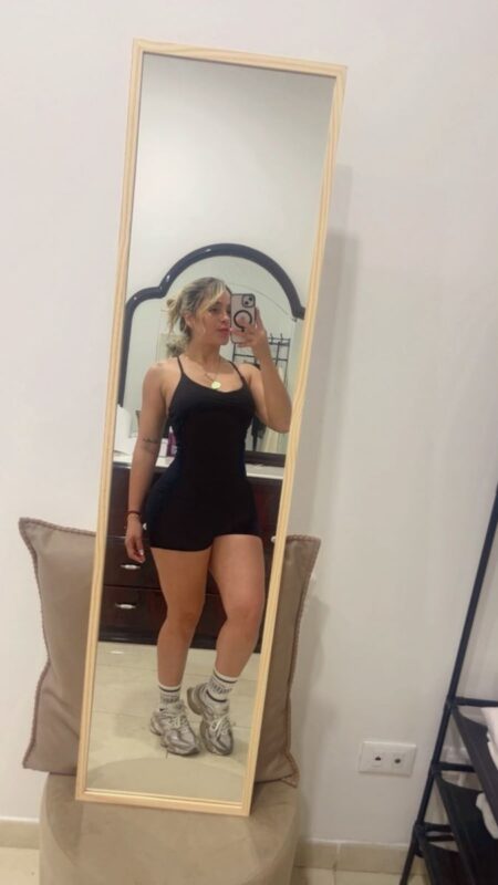 Mistress Crystal a Roma Ti manderò dei video dei miei piedi su WhatsApp.